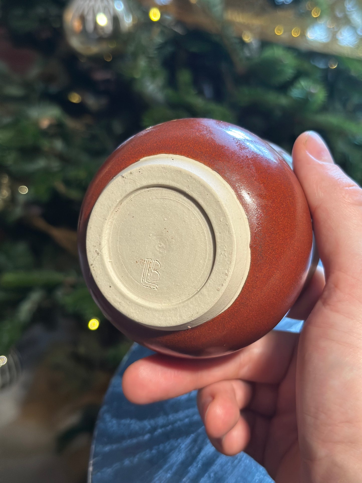 L Christmas mugs